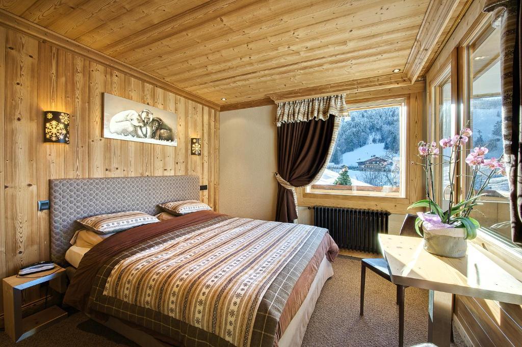 Hotel-Chalet Les Ecureuils Restaurant, Piscine, Garage Le Grand-Bornand Room photo