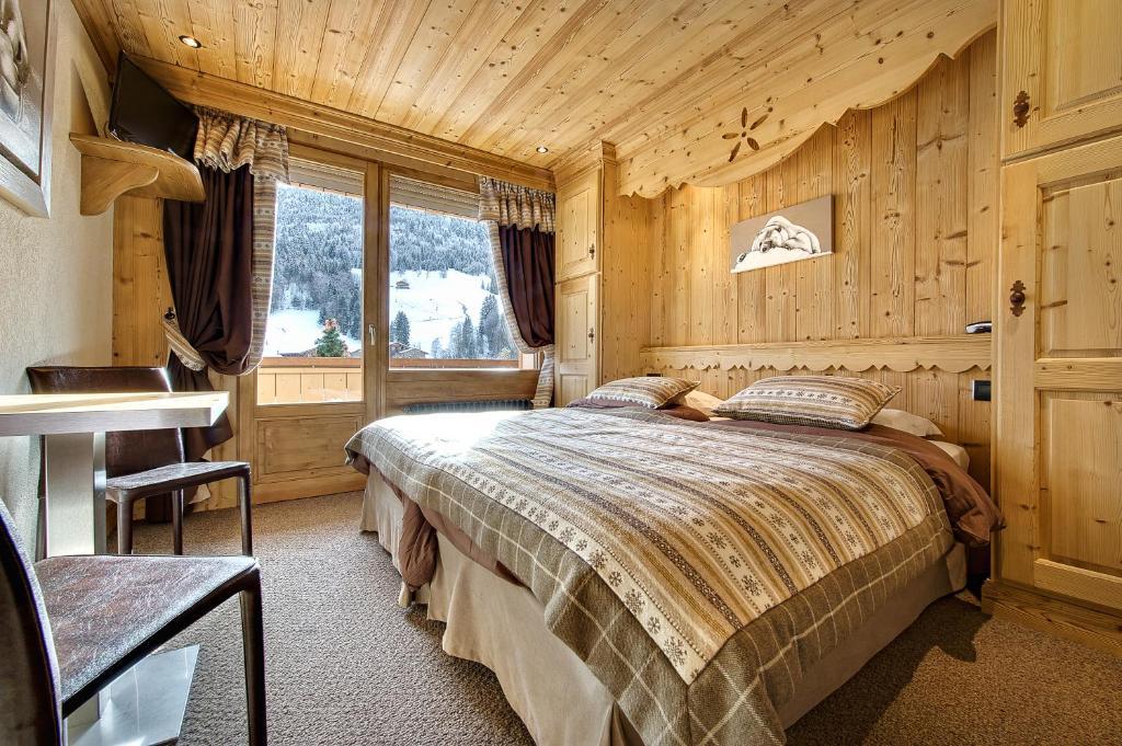 Hotel-Chalet Les Ecureuils Restaurant, Piscine, Garage Le Grand-Bornand Room photo